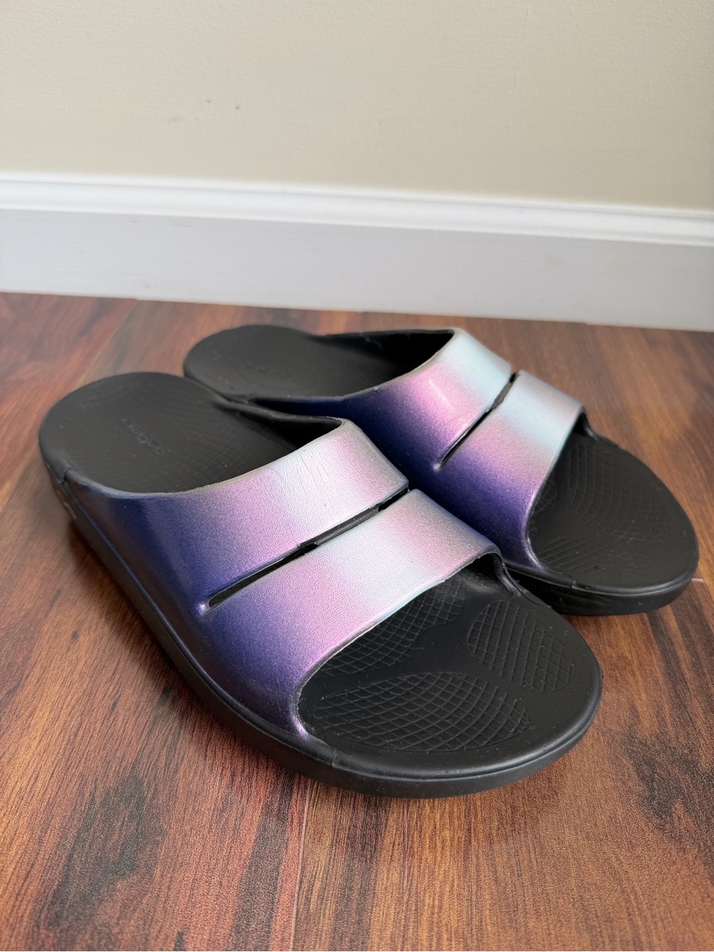 Oofos Recovery Slides Cushioned Sandals Shiny Purple W8/M6